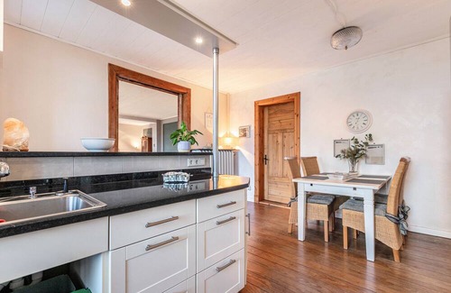 Cecilienkoog Apartment | Apartment 'Denkerhof Auszeit' with Shared Garden and Wi-Fi