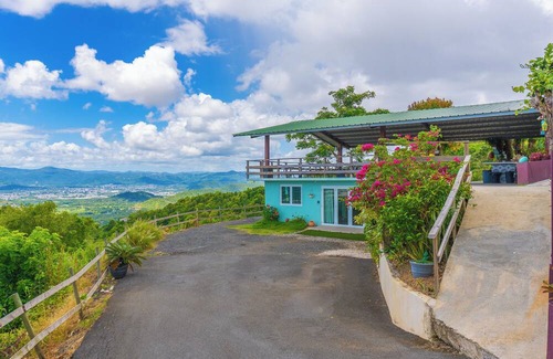 Quebrada Infierno House | Panoramic Views, Pool, A/C and Spectacular Rooftop in Gurabo