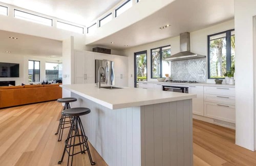 Omiha House | Chardy Ridge Summary: