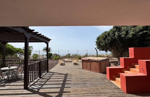 Granadilla de Abona House | Vacation Home 'Justo El Desierto' with Sea View, Shared Terrace and Wi-Fi