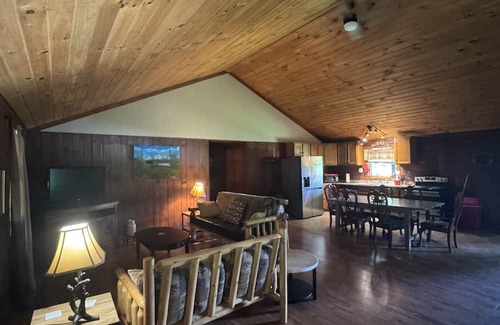 McArthur Cabin | Lazy Lane Cabins - Rustic Way