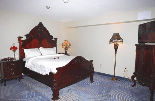 Niagara Falls Hotel | Fullerton Manor Inn