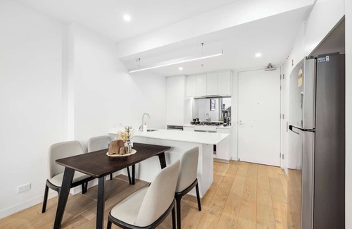 Spring Hill Apartment | Bright & Airy 2BR Walk to Shops & Cafes, Amenities