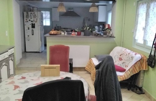 Le Chatelet House | Country house with nearby shops, swimming pool and beautiful garden