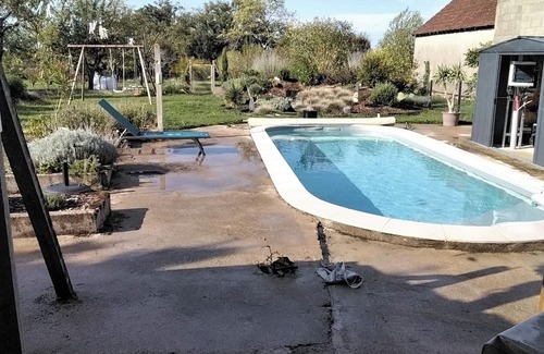 Le Chatelet House | Country house with nearby shops, swimming pool and beautiful garden