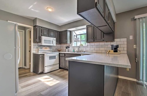 Overland Park Condo | Charming 3-bedroom condo in peaceful Overland Park with AC