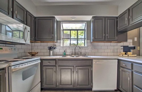 Overland Park Condo | Charming 3-bedroom condo in peaceful Overland Park with AC