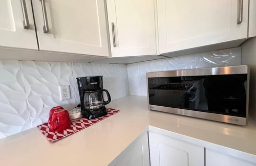 Ayr House | Spacious 5-Bed home, Bedm on Main Floor, 10/15 min to Paris/Cambridge/Kitchener