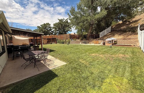 Farmington House | 3-bedroom house in fabulous Farmington with big backyard for hosting