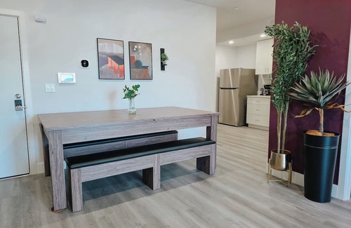 Center City Apartment | 2 Parking Spots/Sleep 14/King Bed/Pool Table