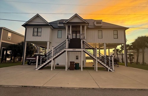Biloxi House | Biloxi Waterfront Rental for Cruisin’ the Coast – 3BR/2BA House