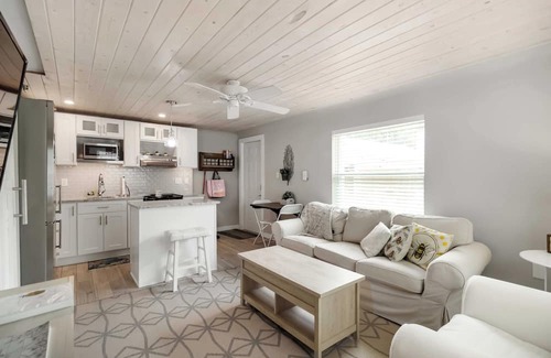 Ridge Wood Heights Cottage | Welcome to our cottages 1 mile from the Gorgeous White Siesta Key Beach