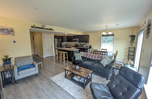 Mechanicsburg House | Charming Townhome in Peaceful Suburban Community