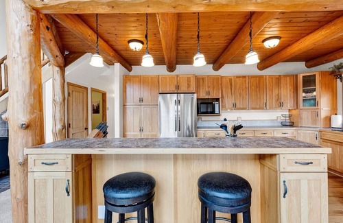 Hamilton Apartment | Sheafman Peaks Lodge