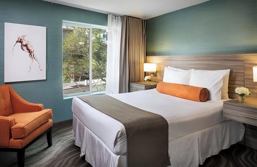 Little Italy Hotel | Pet Friendly Balcony Suite Near San Diego Harbor – Mid-Century Vibe | 4 Units