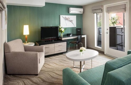 Little Italy Hotel | Pet Friendly Balcony Suite Near San Diego Harbor – Mid-Century Vibe | 4 Units