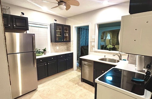 St. Paul House | Charming 2-bedroom house in Saint Paul with AC