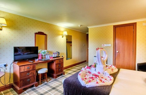 Tyndrum Hotel | Mountain View Stay with Gardens, Wildlife and Adventure Nearby