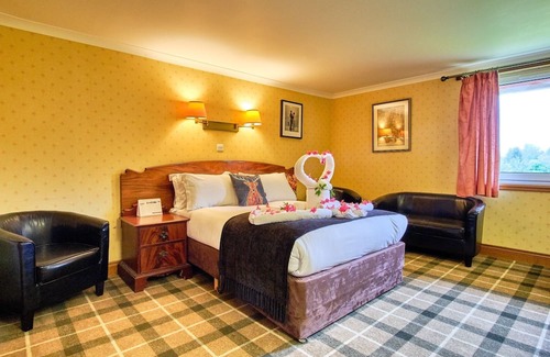Tyndrum Hotel | Mountain View Stay with Gardens, Wildlife and Adventure Nearby