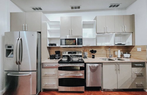 Midtown Village Apartment | Walnut Mega Kingdom/King Bed/85" TV/Arcades