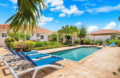 Boroncana Villa | 3-bedroom villa in delightful Noord with AC