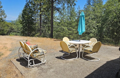 Colfax Cottage | Charming cottage at Boondok Farms in lovely Colfax