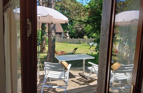 Perreuse Apartment | Studio with terrace and garden 15 minutes from Guédelon