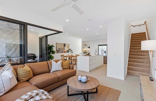 Albany Creek House | Albany Creek Retreat - 4BR Brand New Family Haven