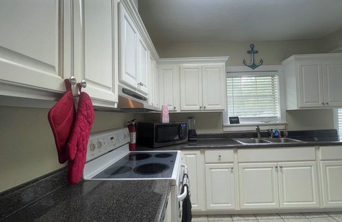 Bainbridge House | Lovely 3-bed 2 bath house with boat parking in charming Bainbridge