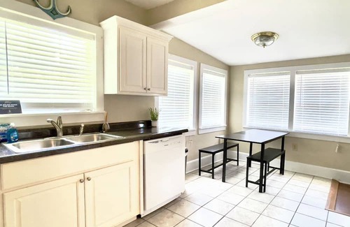 Bainbridge House | Lovely 3-bed 2 bath house with boat parking in charming Bainbridge