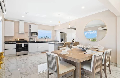 Ponton House | POOL TABLE * PRIVATE POOL * SLEEPS 16