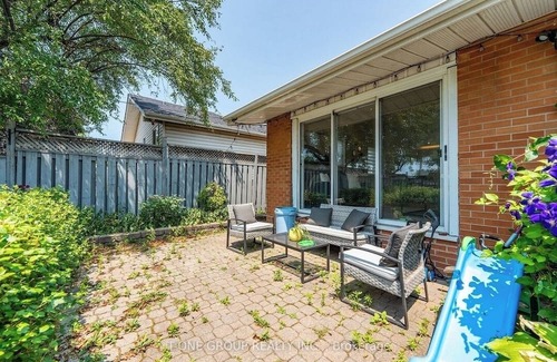 Bendale House | Central Location! Near Mosque, Shops & Schools with Quick Highway Access