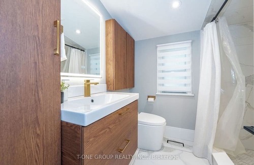 Bendale House | Central Location! Near Mosque, Shops & Schools with Quick Highway Access