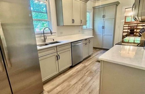Orono House | Modern Kitchen & Classic Charm – Walk to UMaine