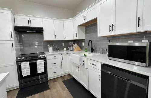 Pelham House | Cozy Pelham Cottage – Minutes from Oak Mountain Park/Pet-Friendly fees apply