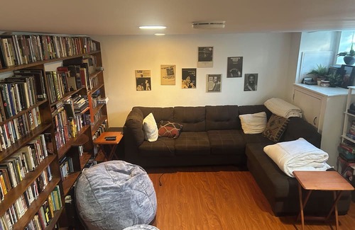Chinquapin Park House | Spacious house with finished basement