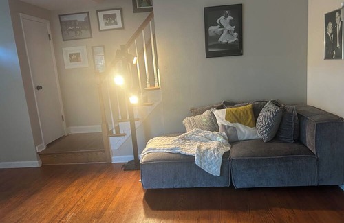 Chinquapin Park House | Spacious house with finished basement