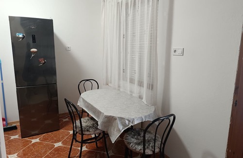 Gyula House | Fully equipped apartment with kitchen and bathroom. Teljesen felszerelt lakás.