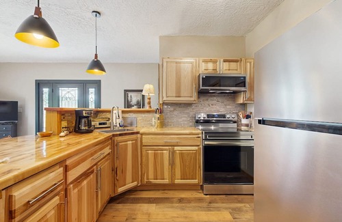 Bayfield House | Charming house w/full kitchen, peaceful location & wifi