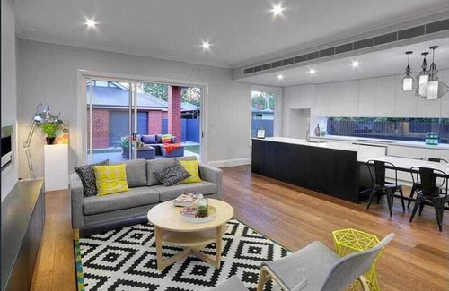 Wagga Wagga House | Peter's Central Haven - 66 Peter Street
