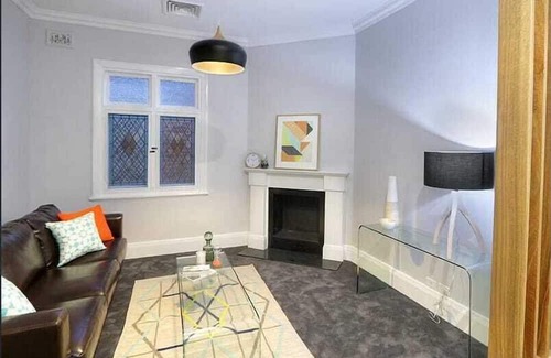 Wagga Wagga House | Peter's Central Haven - 66 Peter Street