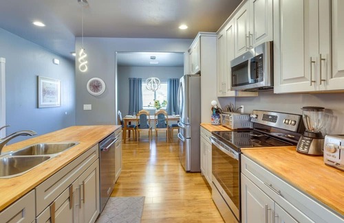 Kingman House | 3BR 2BA - Kingman Home w/Patio & Fire Pit
