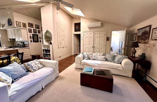Gloucester Apartment | Guest House on Private Estate with Beach