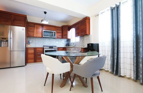 San Cristobal Apartment | STUNNING 2-BR 2-BATH APT W/AC GARAGE & ROOF TOP