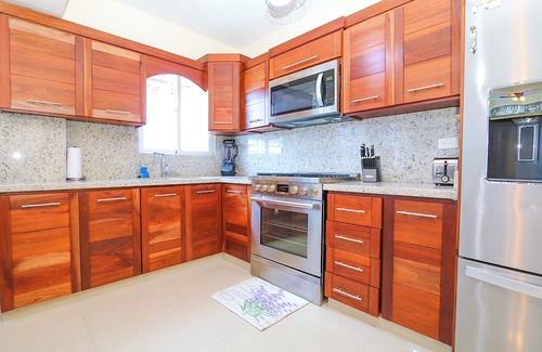 San Cristobal Apartment | Lovely 2 Bd-2Bath Apt w. A|C Garage & Rooftop