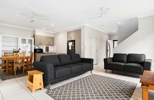 Scarness House | Welcome to Stars on Torquay