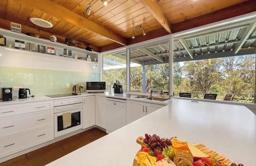 Lovedale House | Englewood Ridge - A country classic in scenic Lovedale