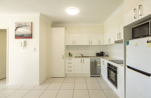 Springwood Apartment | Cozy 1BR Unit in Springwood Great Location Parking