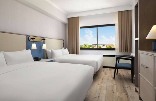 White Plains Hotel | Stylish Downtown Getaway – Spacious & Serene | 3 Units