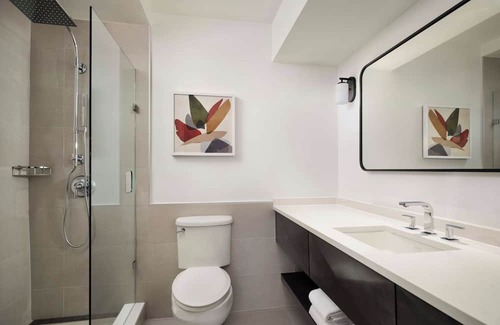White Plains Resort | Steps from Shops & Transit – Central White Plains Suite